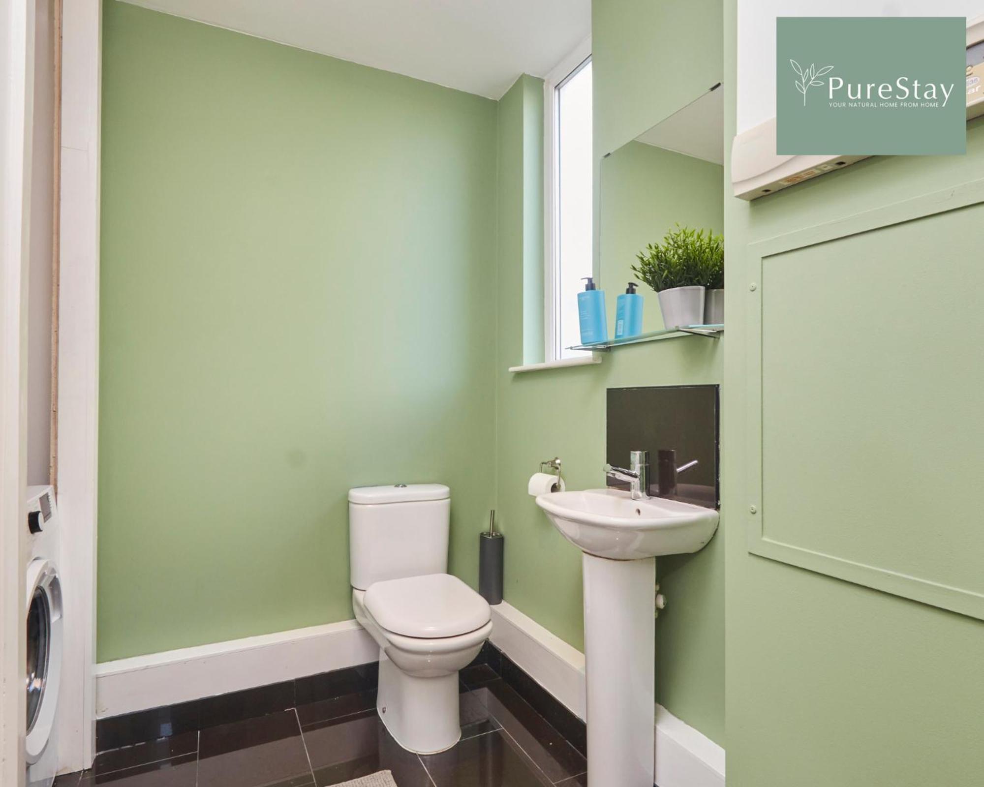 Superb House Manchester Near Etihad With Free Parking Sleeps 8 Exterior foto