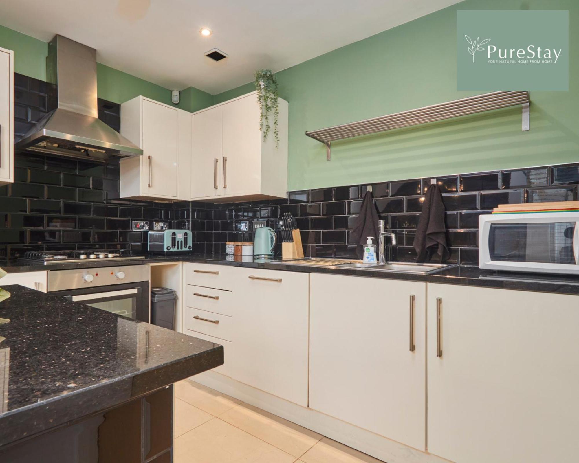 Superb House Manchester Near Etihad With Free Parking Sleeps 8 Exterior foto