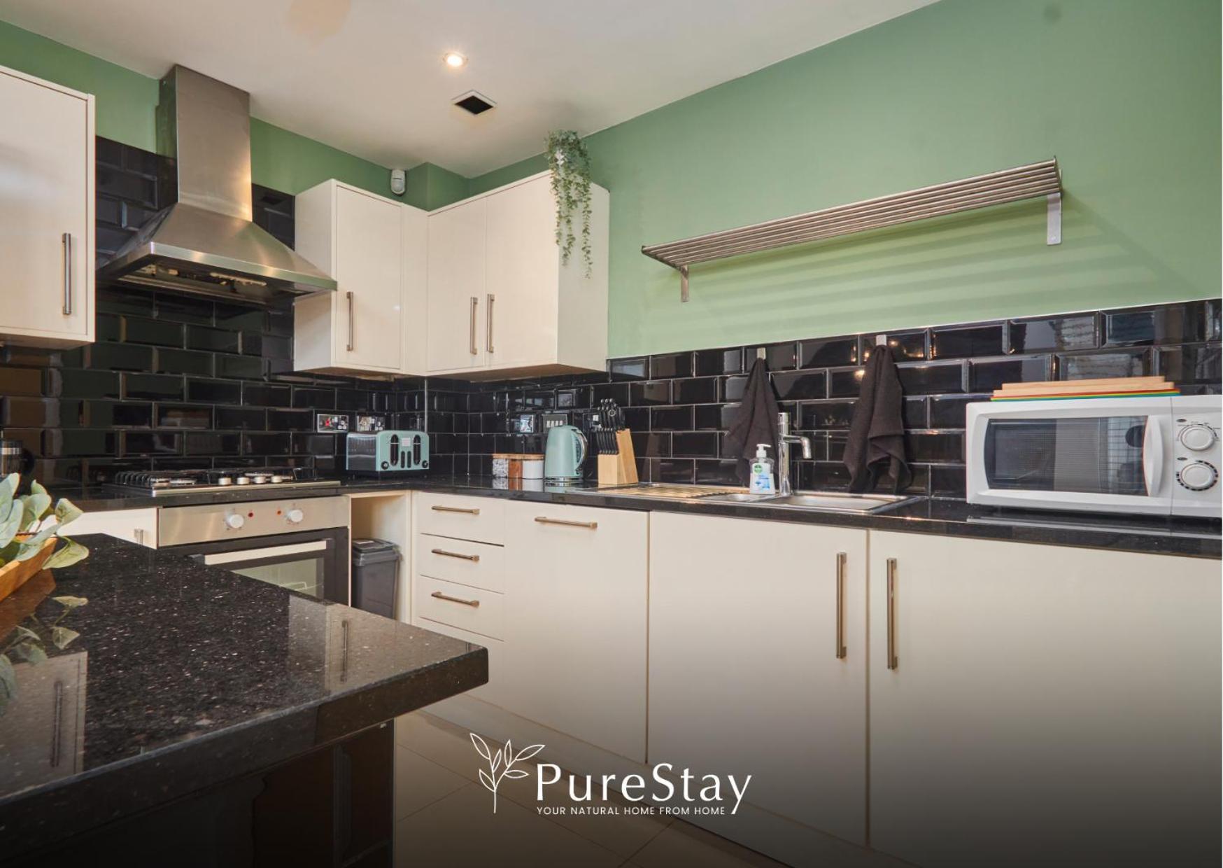 Superb House Manchester Near Etihad With Free Parking Sleeps 8 Exterior foto